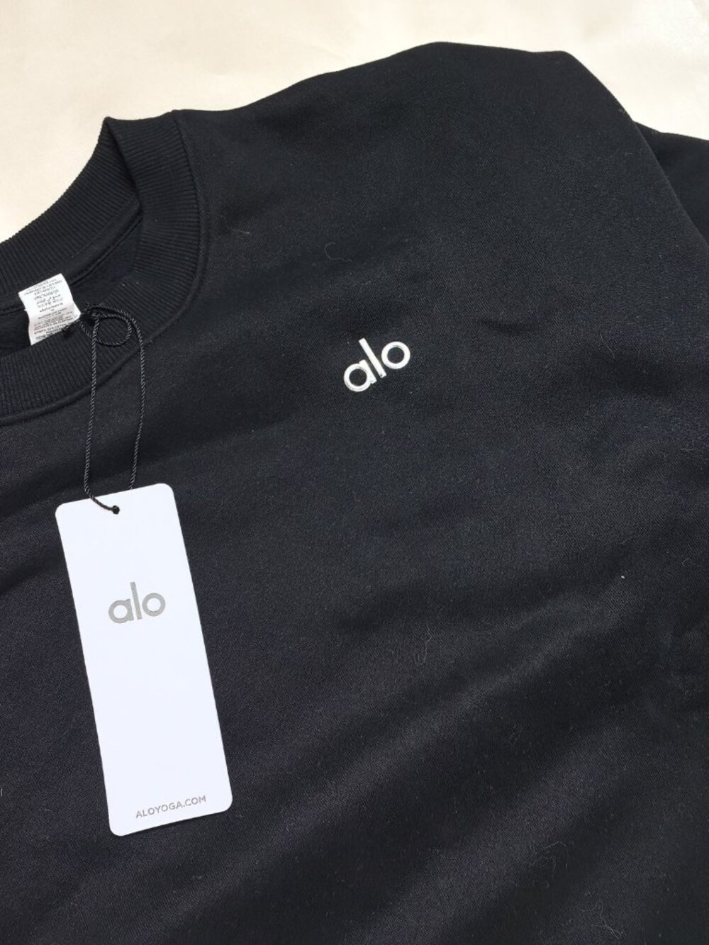 [NWT] Alo Yoga Black Crew Neck Accolade Pullover Size M